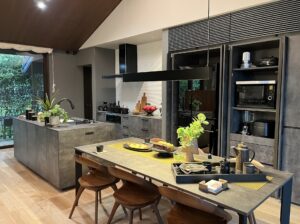 アイランドキッチンと食卓