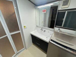 水廻りリフォーム
水廻り３点リフォーム
洗面化粧室リフォーム
洗面台
化粧台
LIXIL
ピアラ
3面鏡
洗面スライド収納